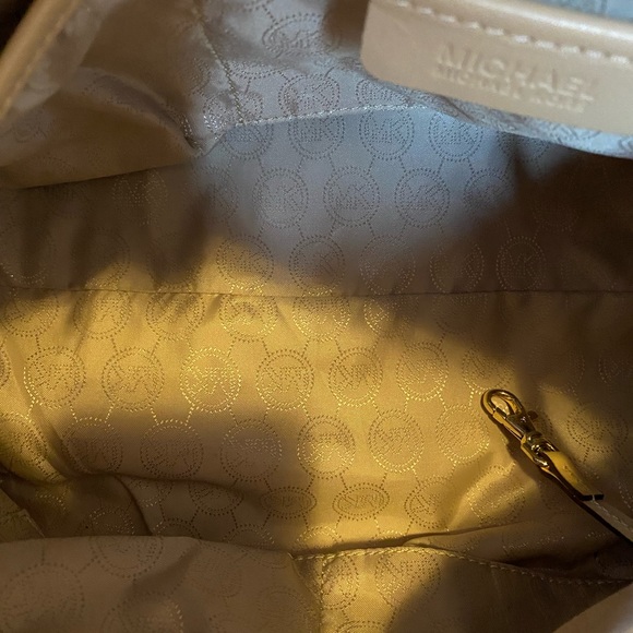 Michael Kors purse - Picture 7 of 12